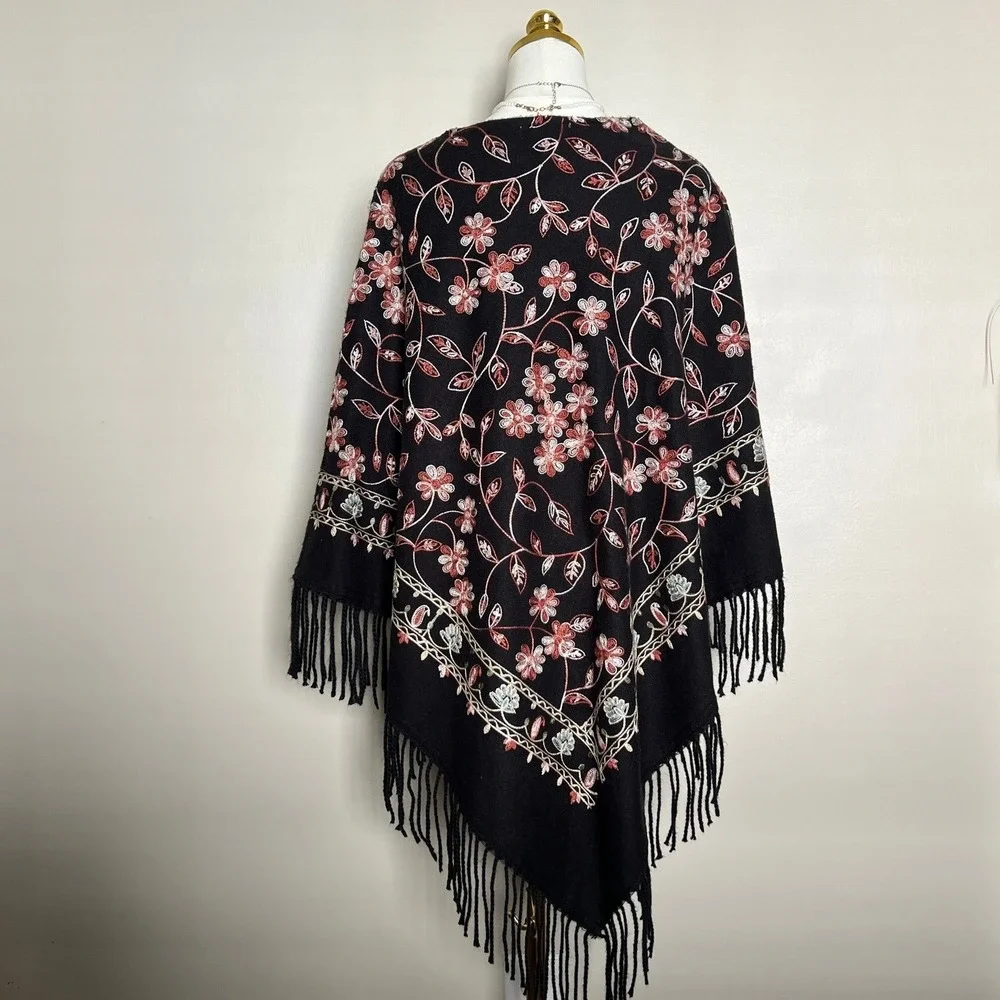 Rachel‎ Zoe Black Floral Embroidered Fringe Poncho Wrap One Size Boho Pullover